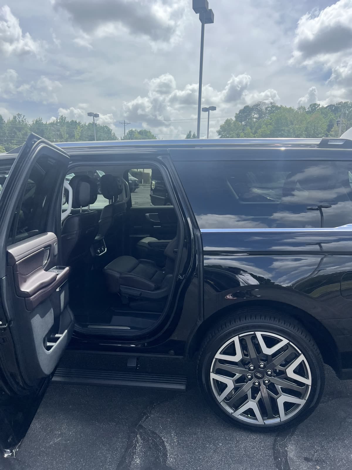 Unit 11 Ford Expedition Max view 5